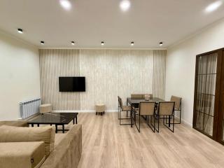 Charming Central Apartment with 2 Bedrooms & Balcony by Republic Square - 0