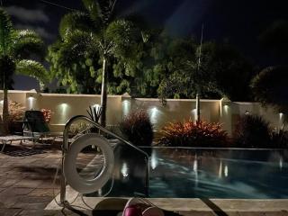 Gloria's Retreat 3Bed 4Bath AC Pool WiFi BBQ - 1