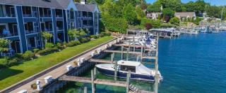 108 Edgewater Inn - 5