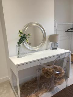 Spacious 3-bedroom Ipswich House with Parking - 2