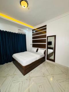 Cozy 3 Bedroom Apartment - 8