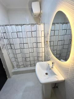 Cozy 3 Bedroom Apartment - 6