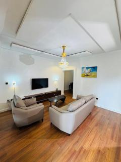 Cozy 3 Bedroom Apartment - 1