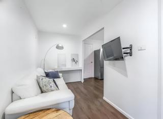 Cosy 2BR Paddington Home with Parking - 8