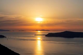 Panoramic View Apartment in the Heart of Fira - 3