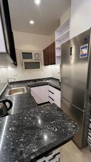 شقة فندقية امام المارينا 3 غرف 5 سراير - 8