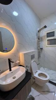 شقة فندقية امام المارينا 3 غرف 5 سراير - 7