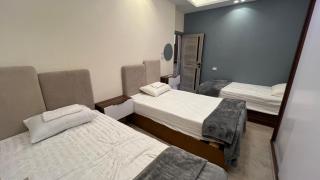 شقة فندقية امام المارينا 3 غرف 5 سراير - 5