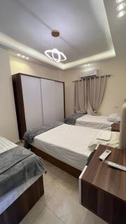 شقة فندقية امام المارينا 3 غرف 5 سراير - 3