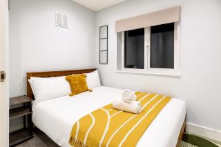 Gorgeous 3BR House with Garden, Pool Table & Near Big Ben - 8