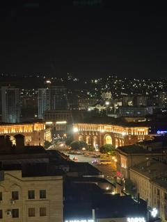 ''The View Apartment ''- CITY CENTER Chic 1 Bedroom, Stunning Balcony View - 2