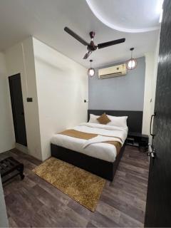 Hotel O Home Diamond Stay Near Lotus Temple - 5