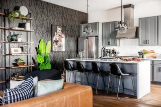 Heart of Gulch - 4 Min to Broadway - Designer Home - 6