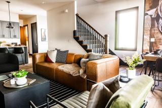 Heart of Gulch - 4 Min to Broadway - Designer Home - 3