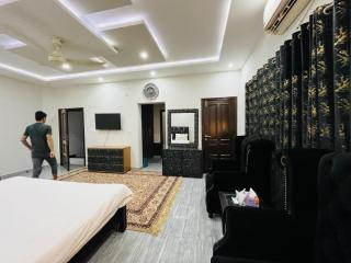 Zainab Lodges - 5