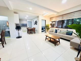 4BR Duplex for 25 persons with Wi-Fi & Parking - 4