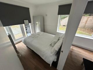 Tranquil 4BD in Croydon - 7