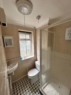 Tranquil 4BD in Croydon - 6