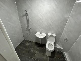 Tranquil 4BD in Croydon - 3