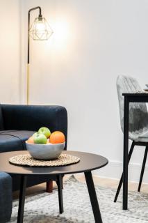 The Rye Retreat - 1BR Modern Design with Smart TV & Secure Underground Parking in Central High Wycombe HP13, Sleeps 3 - 7