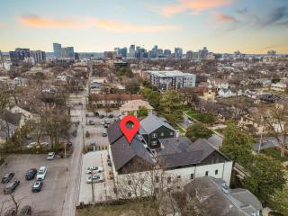 Modern Cowboy - Private Balcony - Mins To Broadway - 1