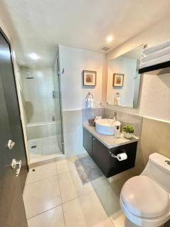 Grand Venetian Beachfront Condos - 6