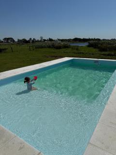 Casa con Piscina sobre Laguna Brava - Tranquilidad y Naturaleza en Barrio Privado - 4
