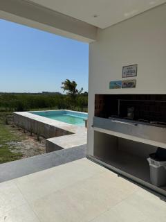 Casa con Piscina sobre Laguna Brava - Tranquilidad y Naturaleza en Barrio Privado - 7