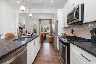 Urban Spur-3 Bedroom Townhome-6 Min Nissan Stadium - 1