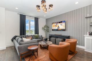 Rhythm Row - Rooftop Hot Tubs - Mins to Broadway - 2