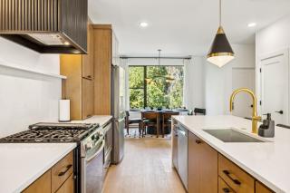 NEW Stylish Nash Townhouse w Hot Tub & Rooftop - 8