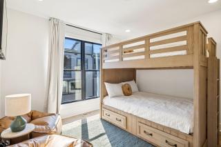 NEW Stylish Nash Townhouse w Hot Tub & Rooftop - 7