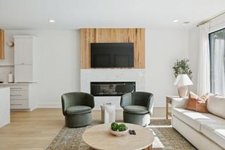 Nashville Getaway Rooftop Views & Modern Comfort - 9