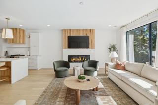 Nashville Getaway Rooftop Views & Modern Comfort - 5