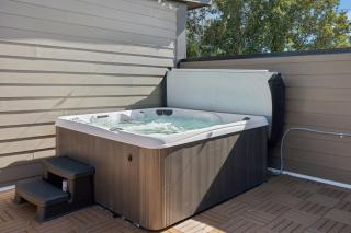 Nashville Getaway Rooftop Views & Modern Comfort - 5