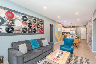 Hyve - Neon Lights - Pool & Gym - Walk to Broadway - 0