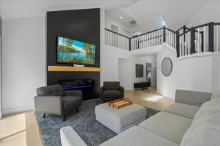 Lake, Hot Tub, Golf Retreat - 0