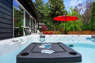 Lake, Hot Tub, Golf Retreat - 1