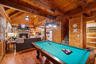 Hot Tub Pool Table Fireplace Honeymoon Relax - 1
