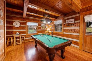 Hot Tub Pool Table Fireplace Honeymoon Relax - 8