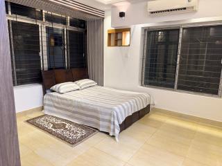 Modern Luxury Escape Balcony & Family Friendly - 2