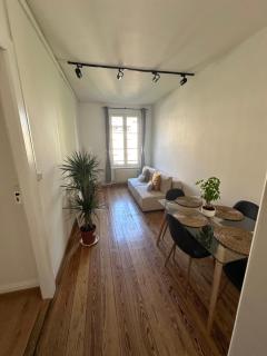 Cosy APPART COMPLET à 18min à pied du MARCHÉ DE NOËL Centre Ville 4 à 6 pers Max - 8