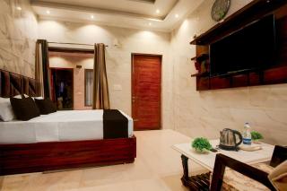 Super Townhouse Naya Gaon Formerly Hotel Paradise - 6