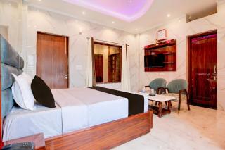 Super Townhouse Naya Gaon Formerly Hotel Paradise - 4