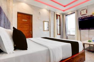 Super Townhouse Naya Gaon Formerly Hotel Paradise - 3