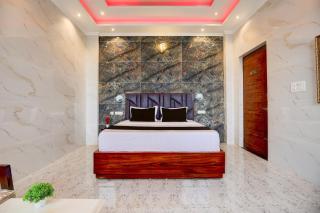 Super Townhouse Naya Gaon Formerly Hotel Paradise - 2