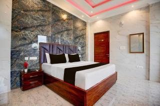 Super Townhouse Naya Gaon Formerly Hotel Paradise - 0