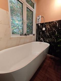 HI Studio Mesahill Premier with Bathtub-WIFI & NETFLIX - 3