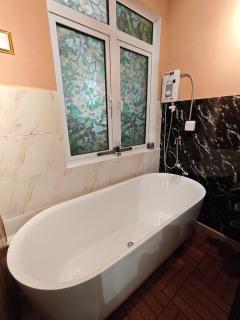 HI Studio Mesahill Premier with Bathtub - 2