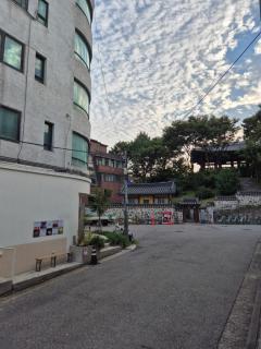 Cozy Apt with Home Cinema near Hongdae - 4